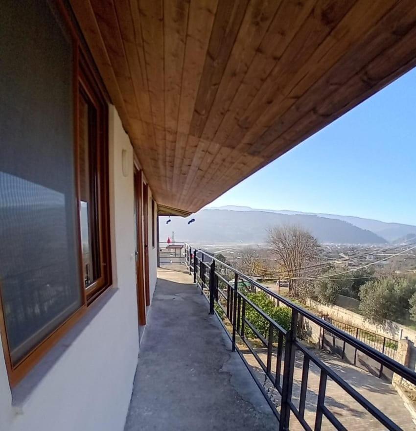 Guest House Xhaferaj Berat Exterior photo