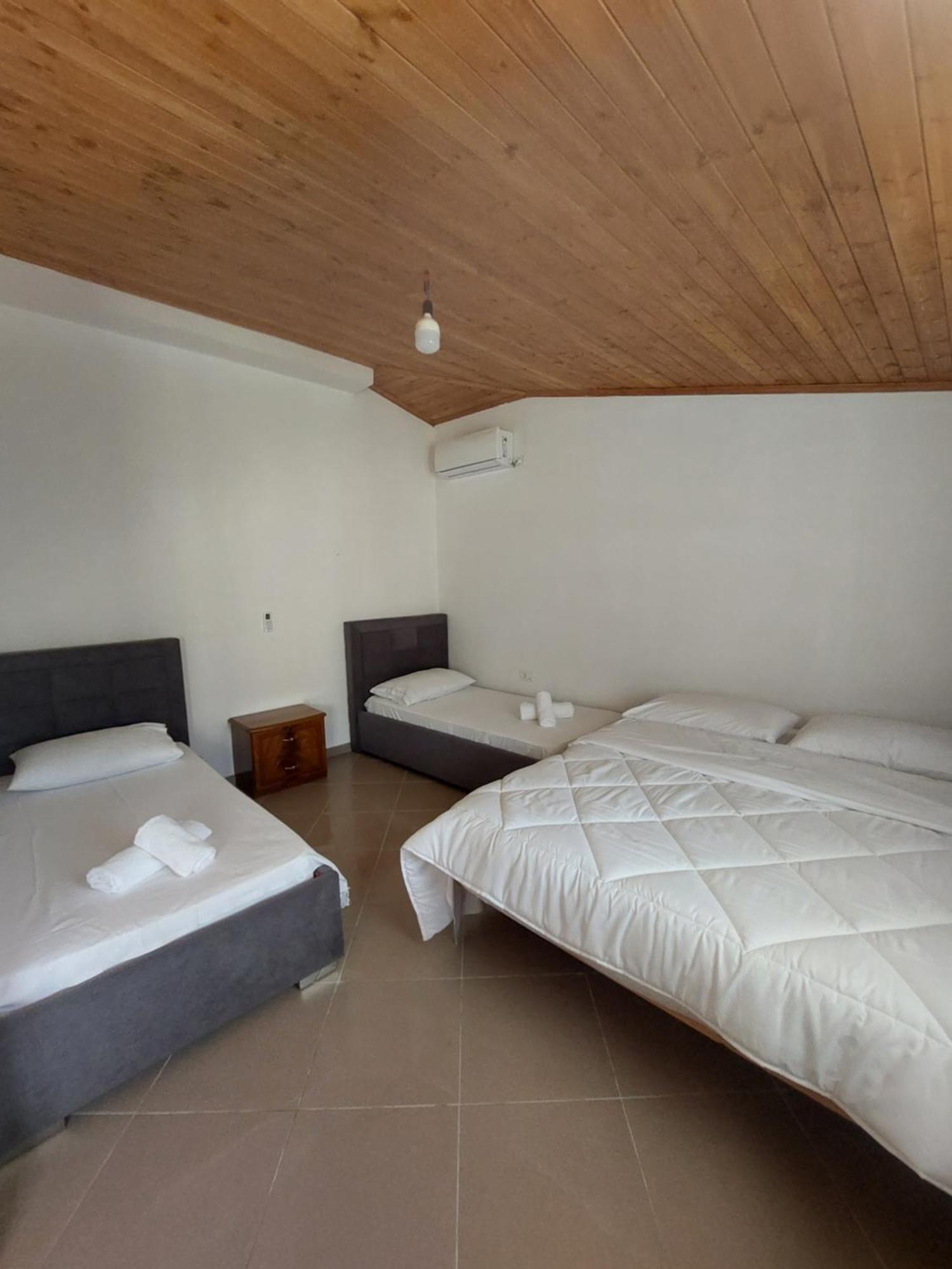 Guest House Xhaferaj Berat Exterior photo